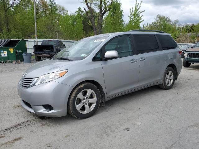 2016 Toyota Sienna LE