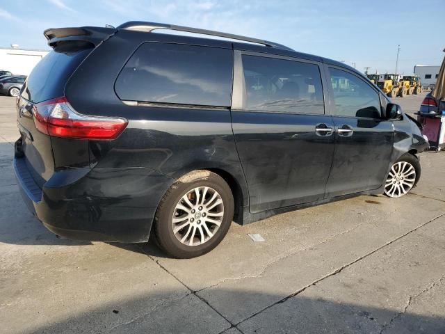 2020 Toyota Sienna XLE