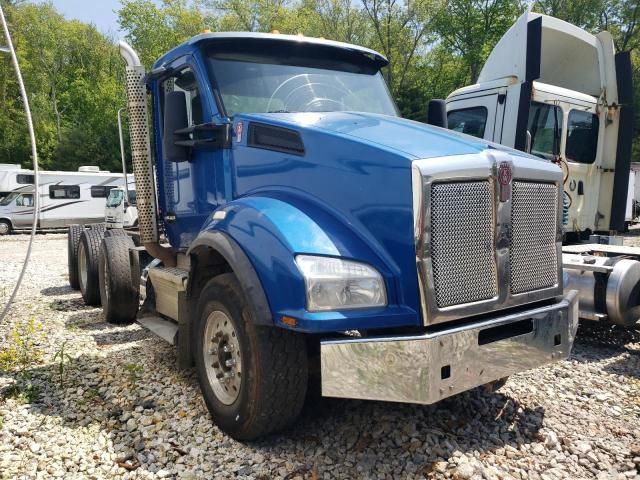 2016 Kenworth Construction T880