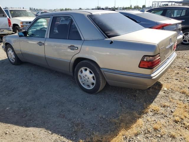 1995 Mercedes-Benz E 320 Base