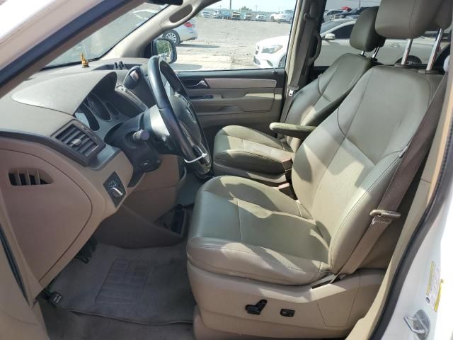 2011 Volkswagen Routan SE