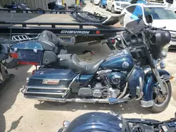 Salvage motorcycles for sale at Seaford, DE auction: 2002 Harley-Davidson Flhtcui