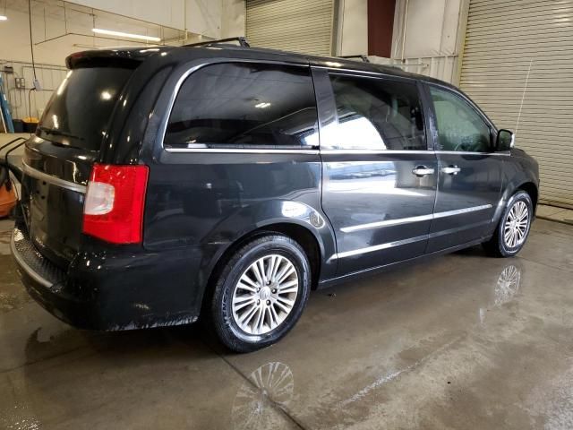 2013 Chrysler Town & Country Touring L