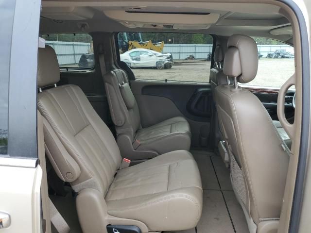 2013 Chrysler Town & Country Touring L