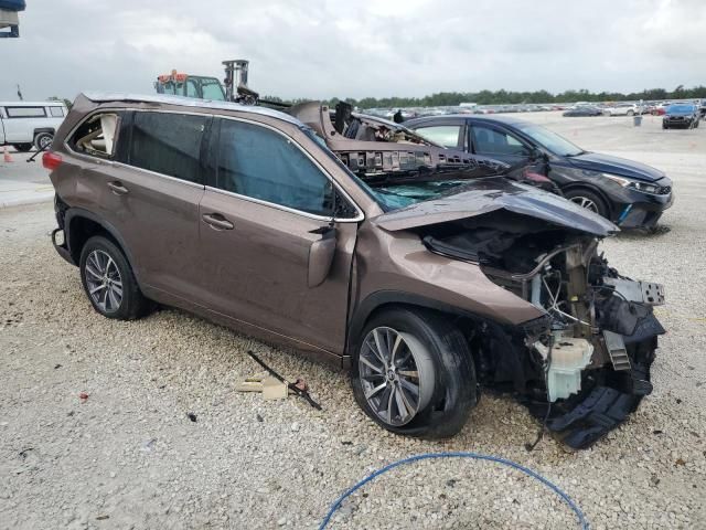 2017 Toyota Highlander SE