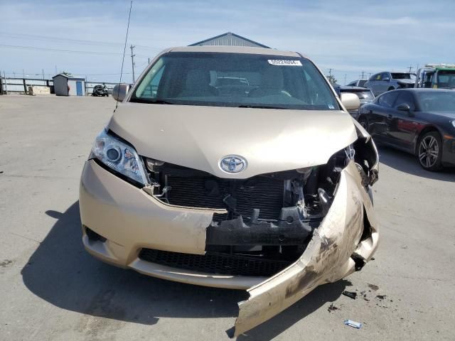 2013 Toyota Sienna LE