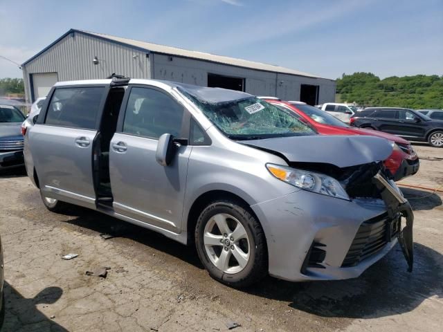 2018 Toyota Sienna LE