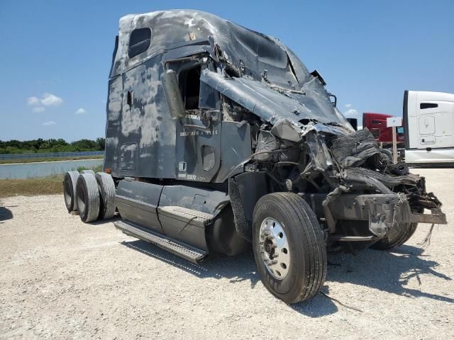 1999 Freightliner Conventional FLC120