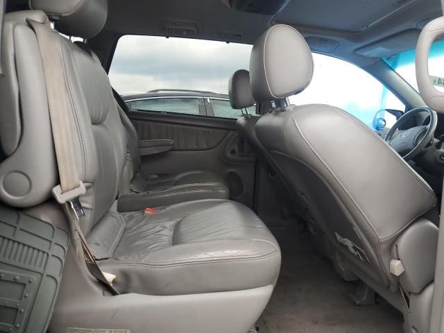 2004 Toyota Sienna XLE