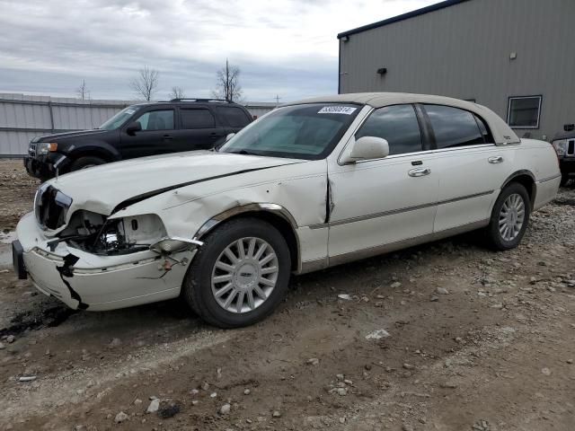 2005 Lincoln Town Car Signature Limited