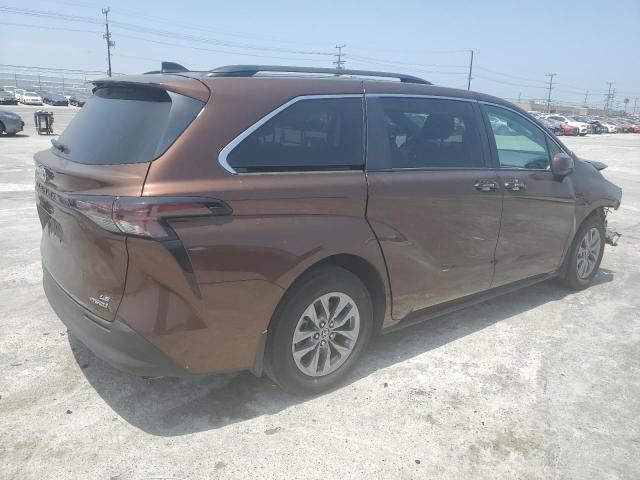 2023 Toyota Sienna LE