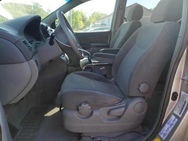 2004 Toyota Sienna CE