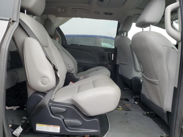 2020 Toyota Sienna XLE