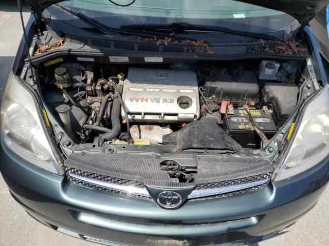 2004 Toyota Sienna XLE