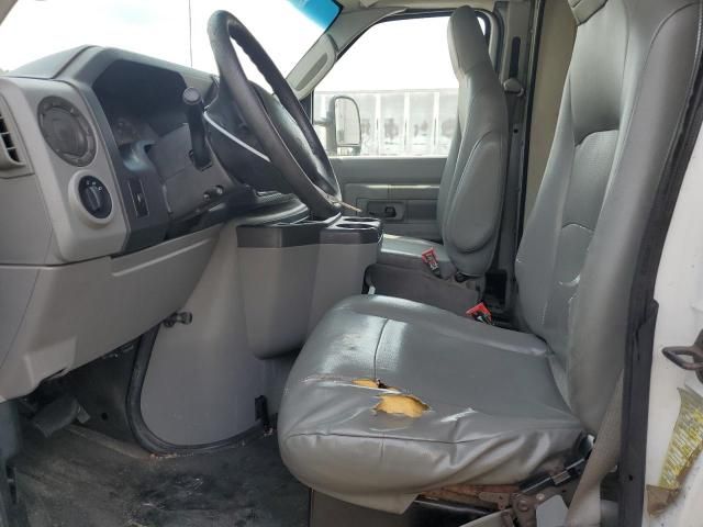 2012 Ford Econoline E350 Super Duty Cutaway Van