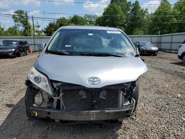 2014 Toyota Sienna XLE