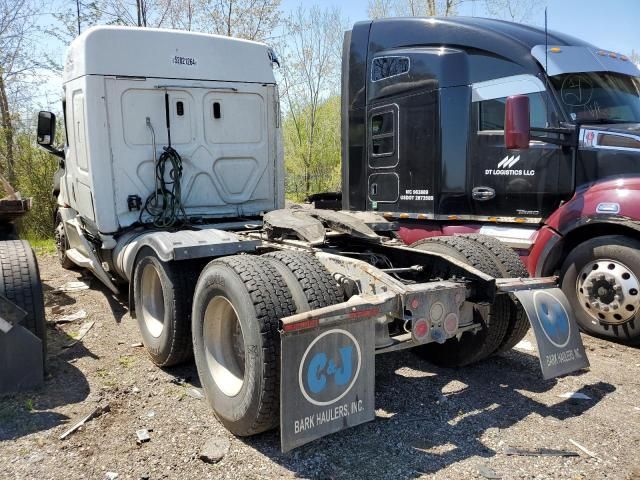 2019 Freightliner Cascadia 126