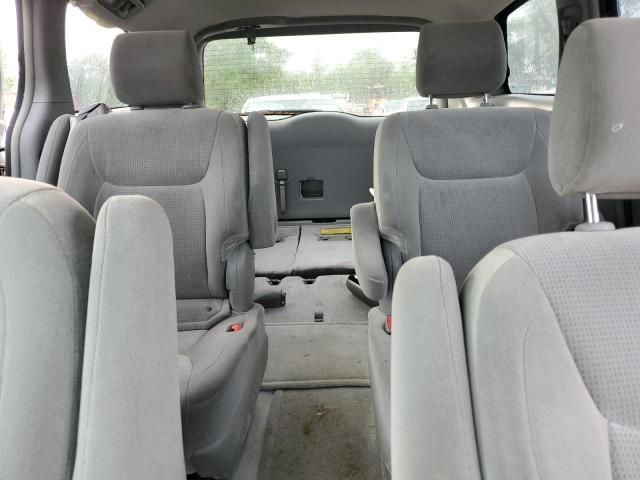 2005 Toyota Sienna LE