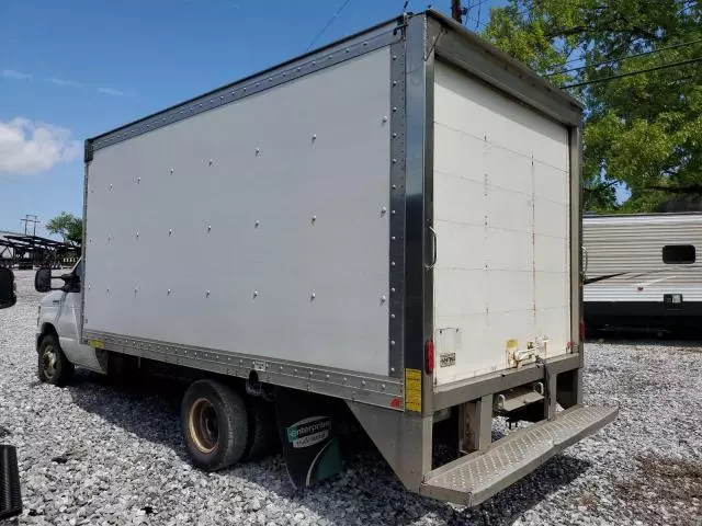 2017 Ford Econoline E350 Super Duty Cutaway Van