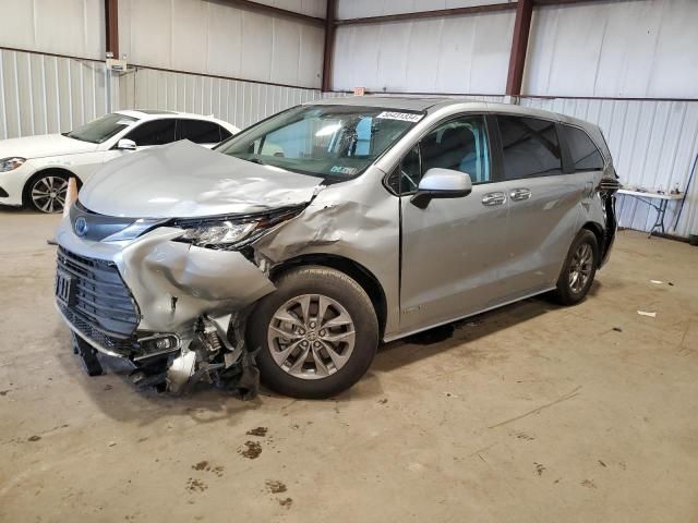 2021 Toyota Sienna XLE