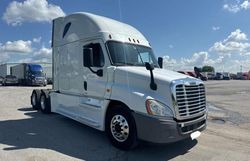 Salvage trucks for sale at Kansas City, KS auction: 2016 Freightliner Cascadia 125