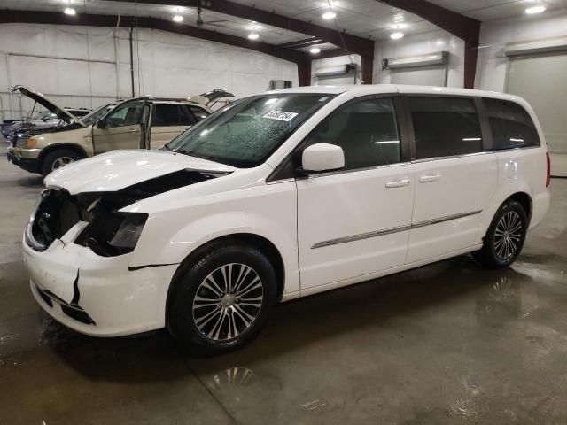 2014 Chrysler Town & Country S