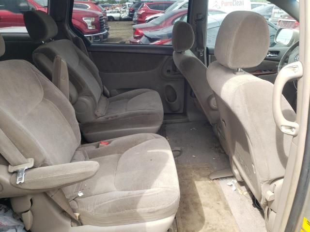 2004 Toyota Sienna XLE