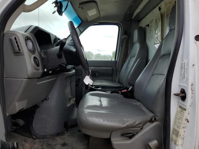 2017 Ford Econoline E350 Super Duty Cutaway Van