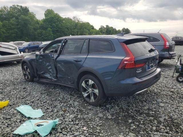 2024 Volvo V60 Cross Country Plus