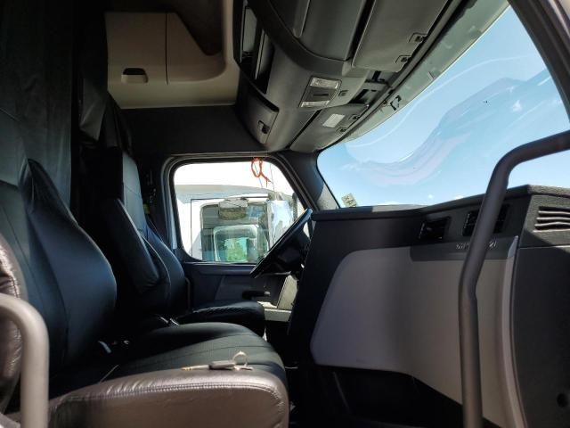 2018 Freightliner Cascadia 126