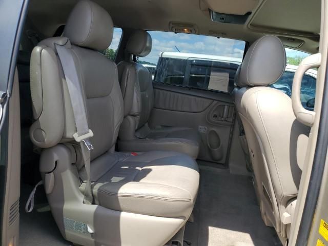 2004 Toyota Sienna XLE