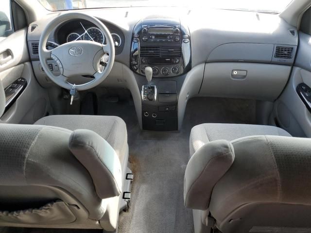 2005 Toyota Sienna CE