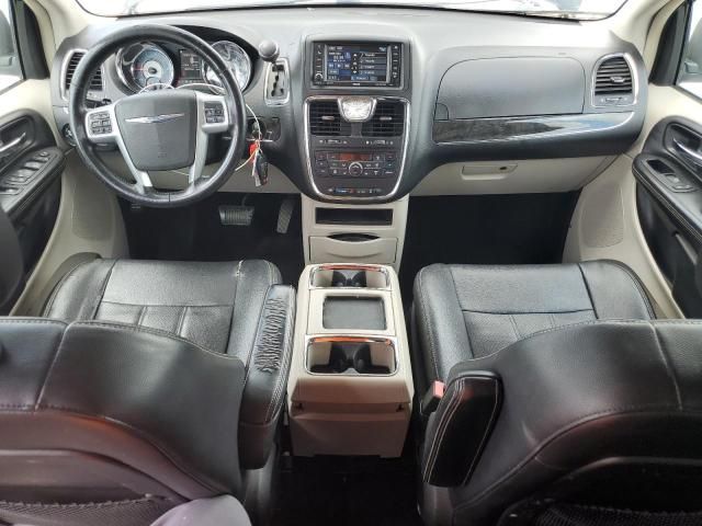 2013 Chrysler Town & Country Touring L