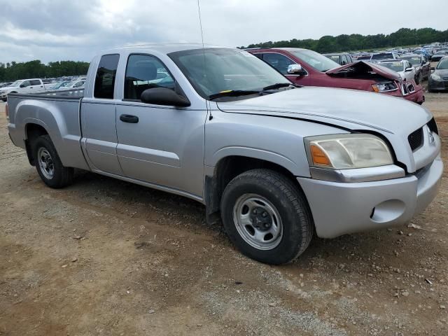 2007 Mitsubishi Raider LS