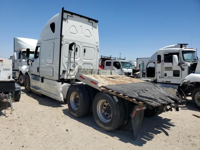 2020 Freightliner Cascadia 126