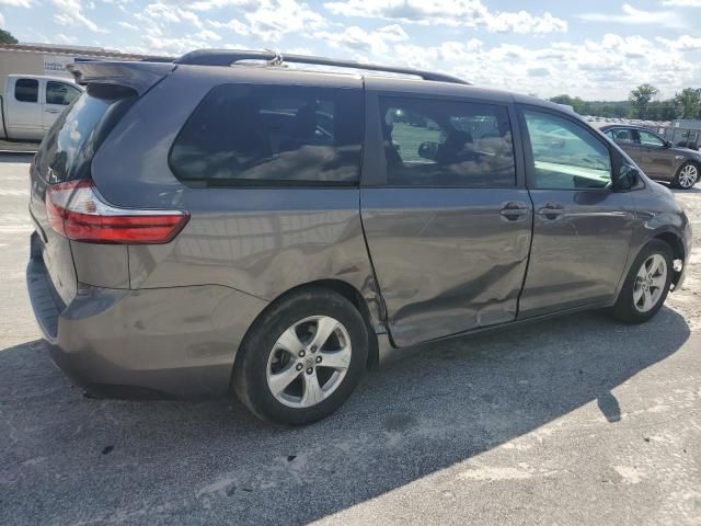 2017 Toyota Sienna LE