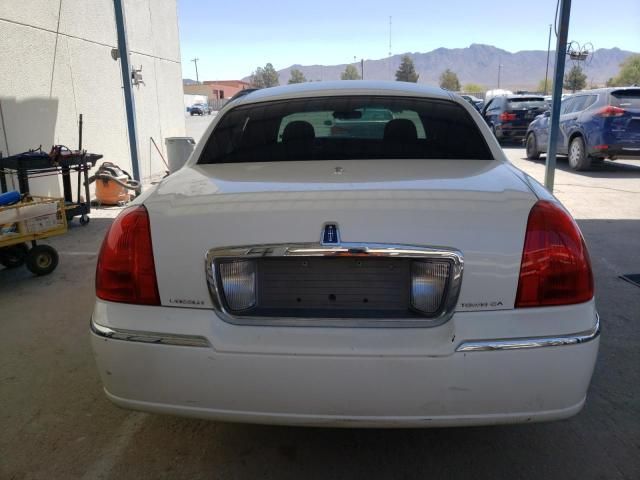 2010 Lincoln Town Car Signature Limited