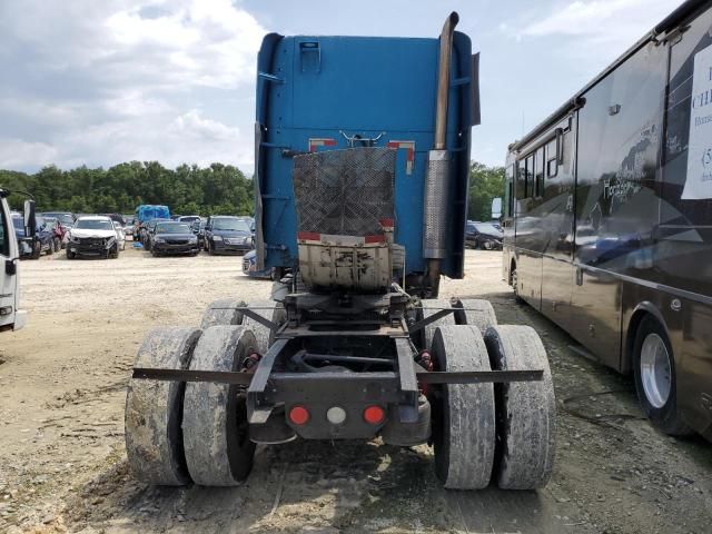 2000 Freightliner Conventional FLC120