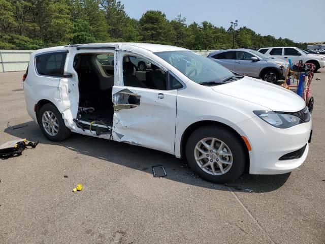 2022 Chrysler Voyager LX