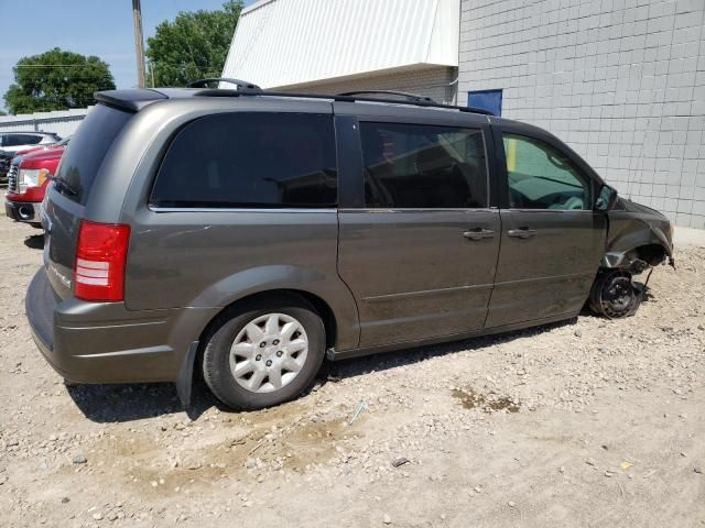 2010 Chrysler Town & Country LX