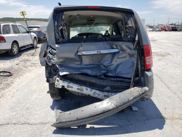 2010 Chrysler Town & Country LX