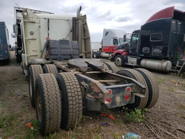 1993 Freightliner Conventional FLD120