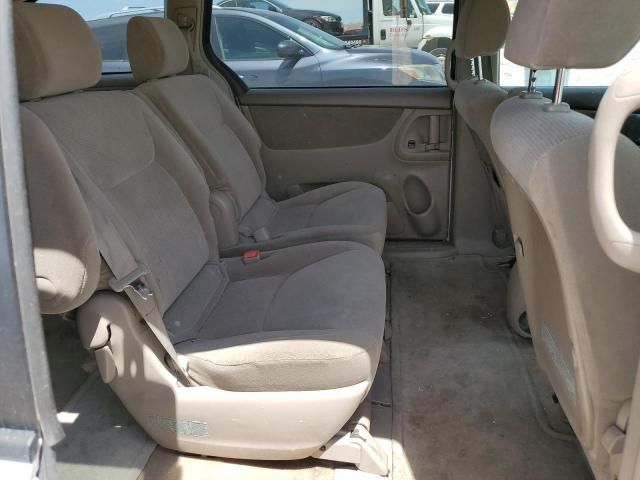 2005 Toyota Sienna CE