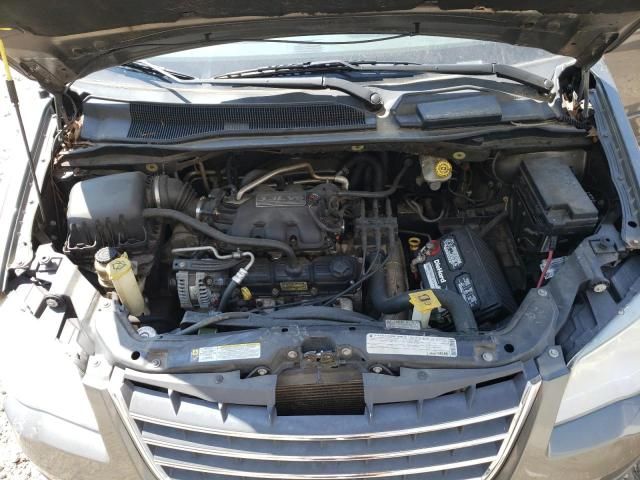 2010 Chrysler Town & Country LX