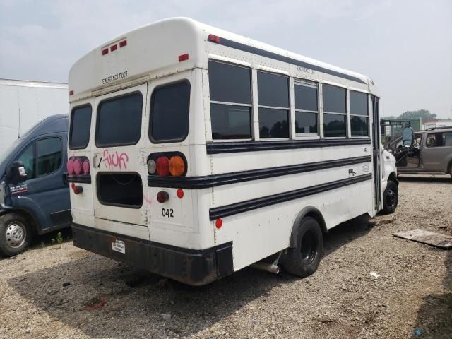 2004 Ford Econoline E450 Super Duty Cutaway Van