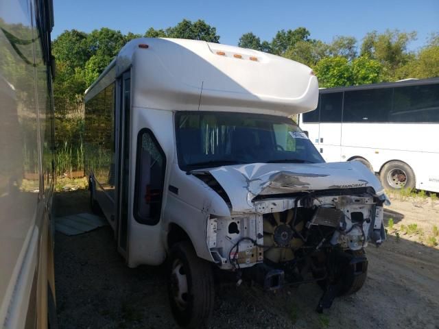 2017 Ford Econoline E450 Super Duty Cutaway Van