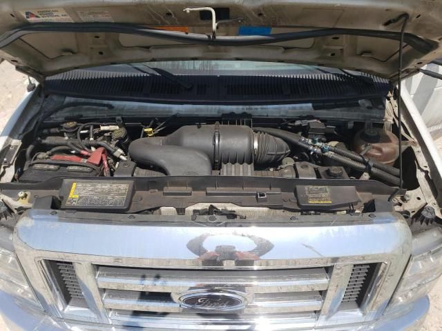 2008 Ford Econoline E450 Super Duty Cutaway Van