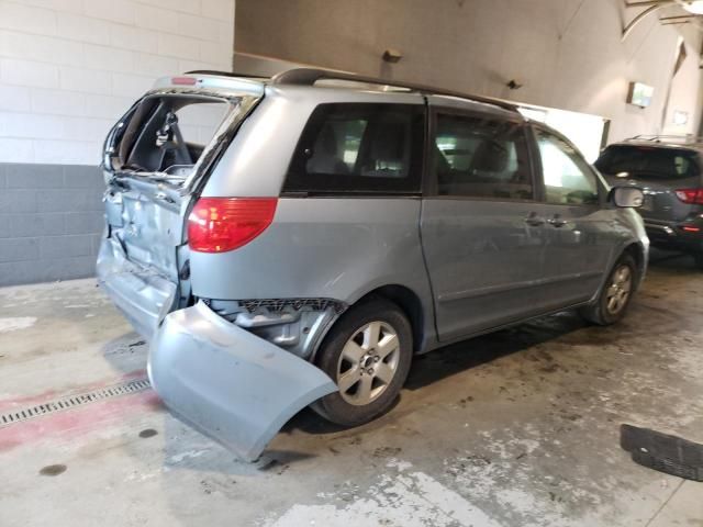 2009 Toyota Sienna CE