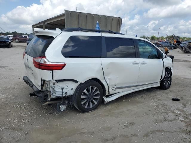 2018 Toyota Sienna XLE