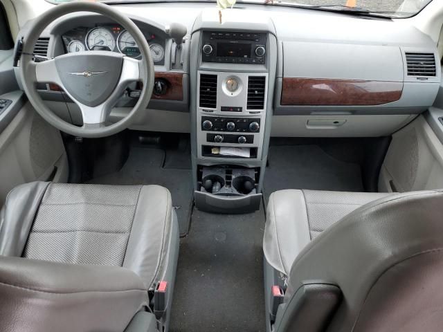 2010 Chrysler Town & Country LX